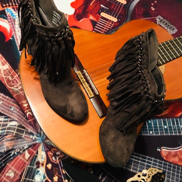 SALE!!! Frisky Fringed Not Rated Suede Gray Booties! - Picture 5 of 13